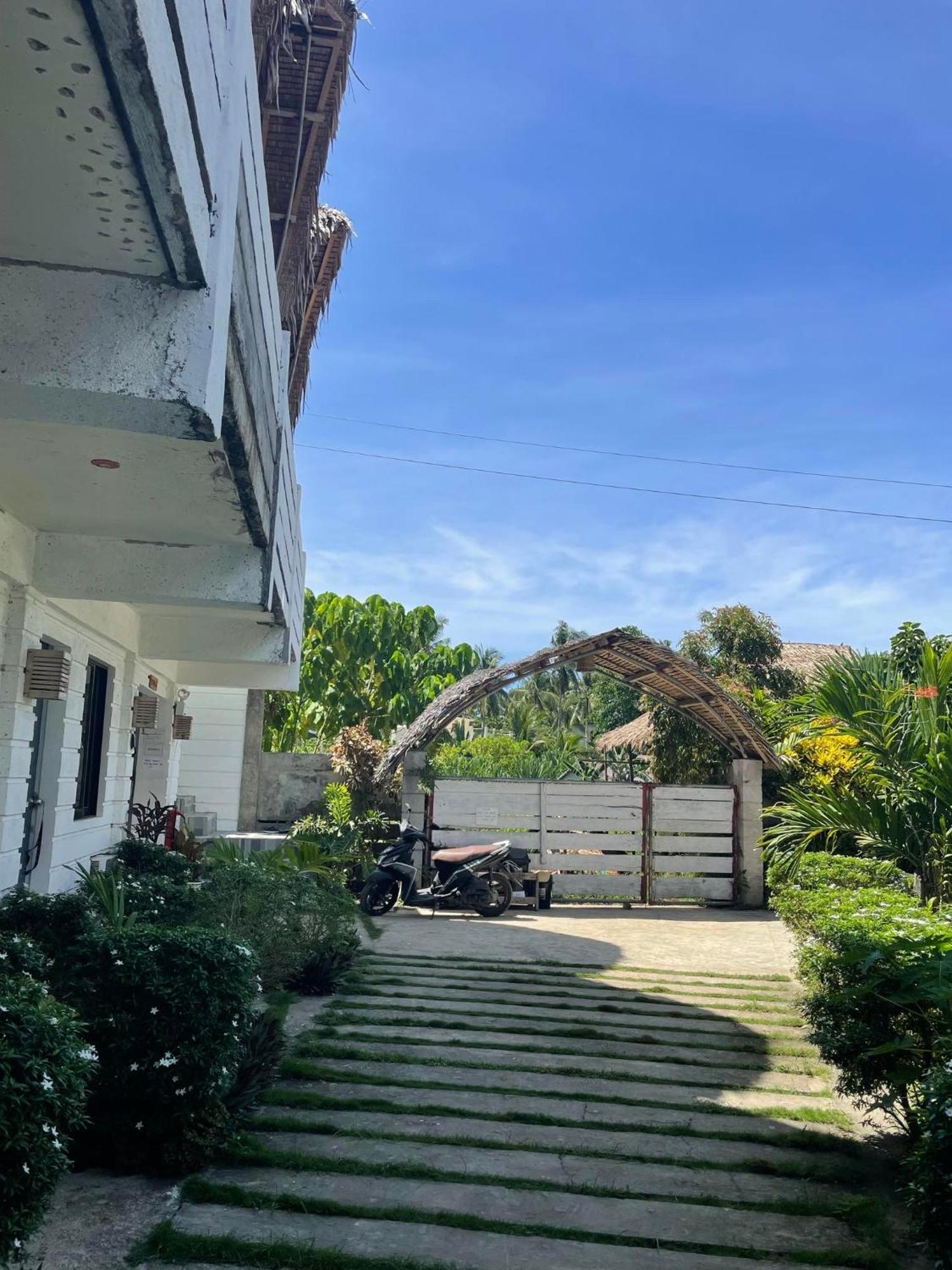 Point F Siargao Apartment Catangnan Екстериор снимка