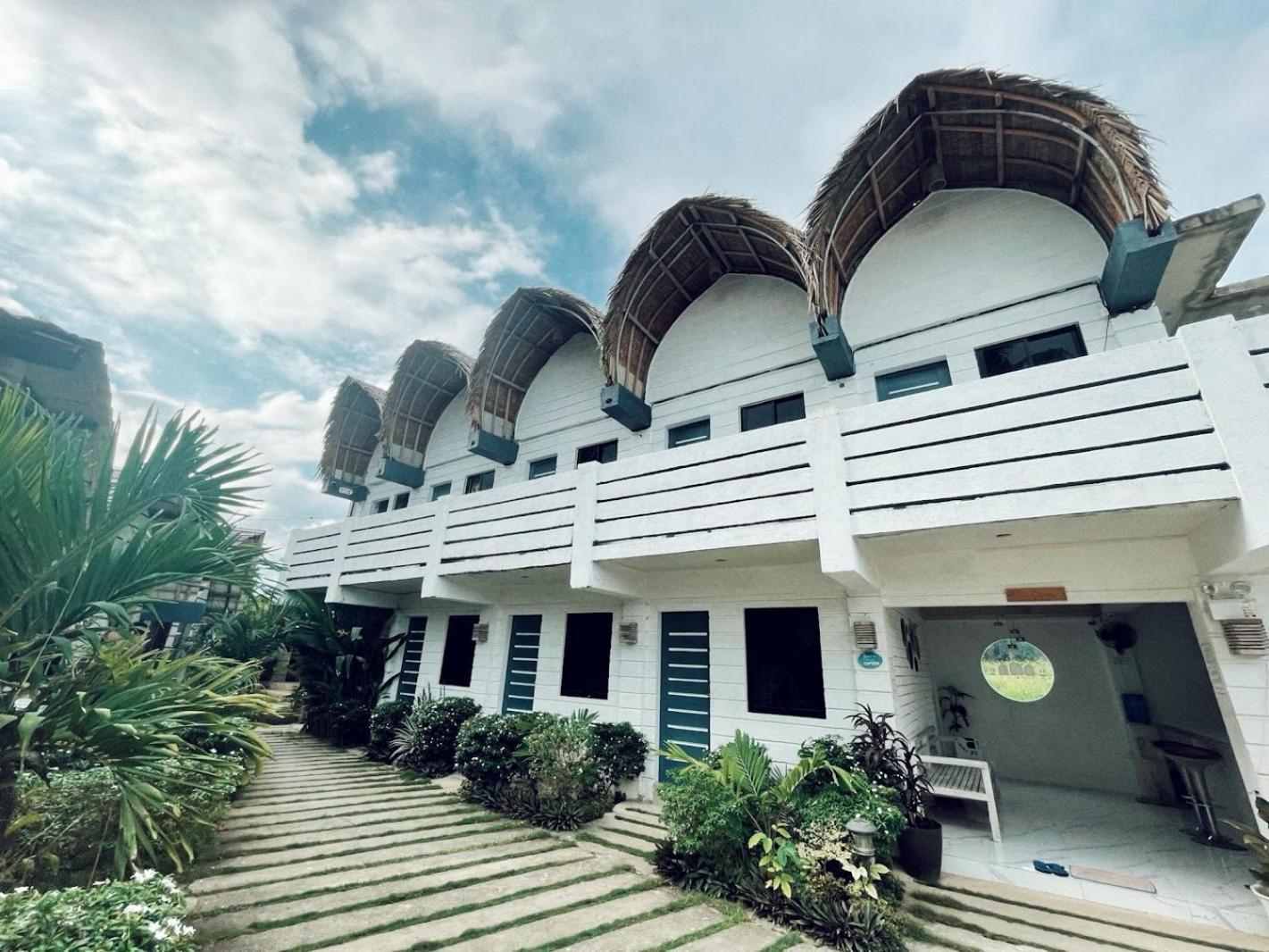 Point F Siargao Apartment Catangnan Екстериор снимка